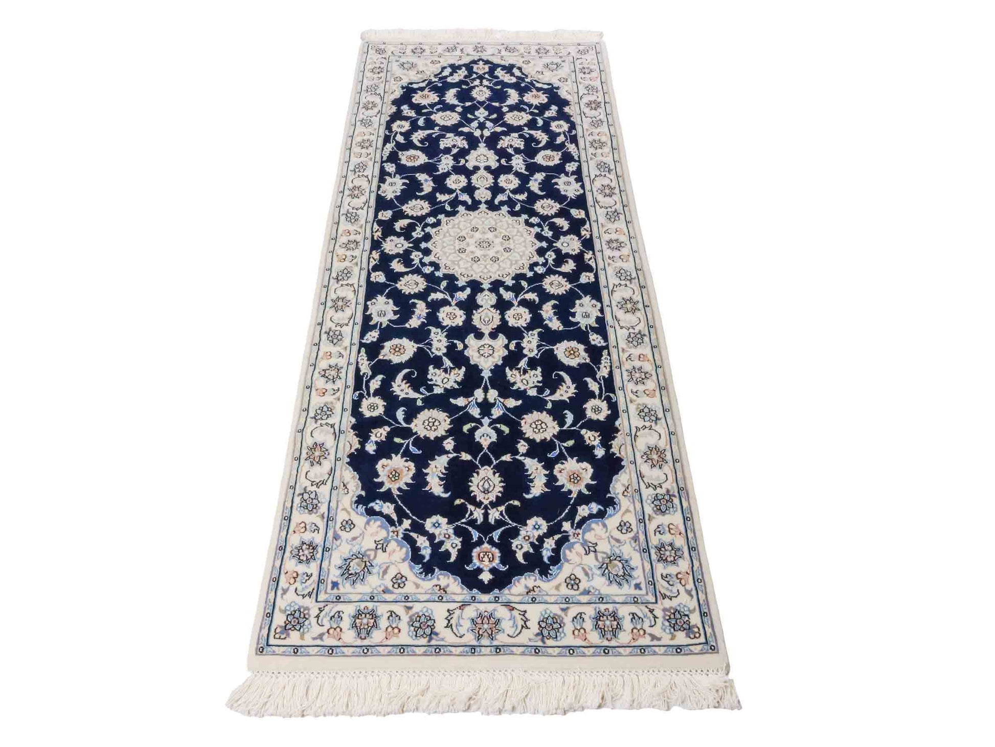 Handgeknüpfter Nain 9La Läufer-Perserteppich von Khademi aus Wolle mit Seide, navy-blau-weiß. Persischer Teppich, durchgemustert. Von Hand geknüpft in Iran. Größe: 198 cm x 81 cm. Teppichnummer: SB3-1100. Verkauf durch Jupiter Intl.