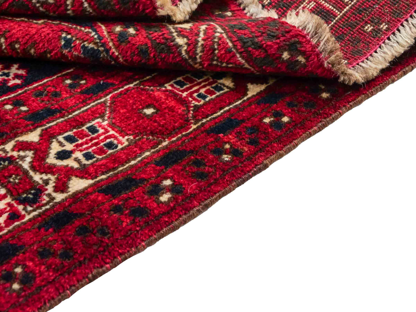 Antiker, handgeknüpfter, afghanischer Belutsch Nomadenteppich aus Wolle von Khademi. Größe: 109 x 85 cm. Farbe: Rot. Verkauf durch JUPITER Intl.