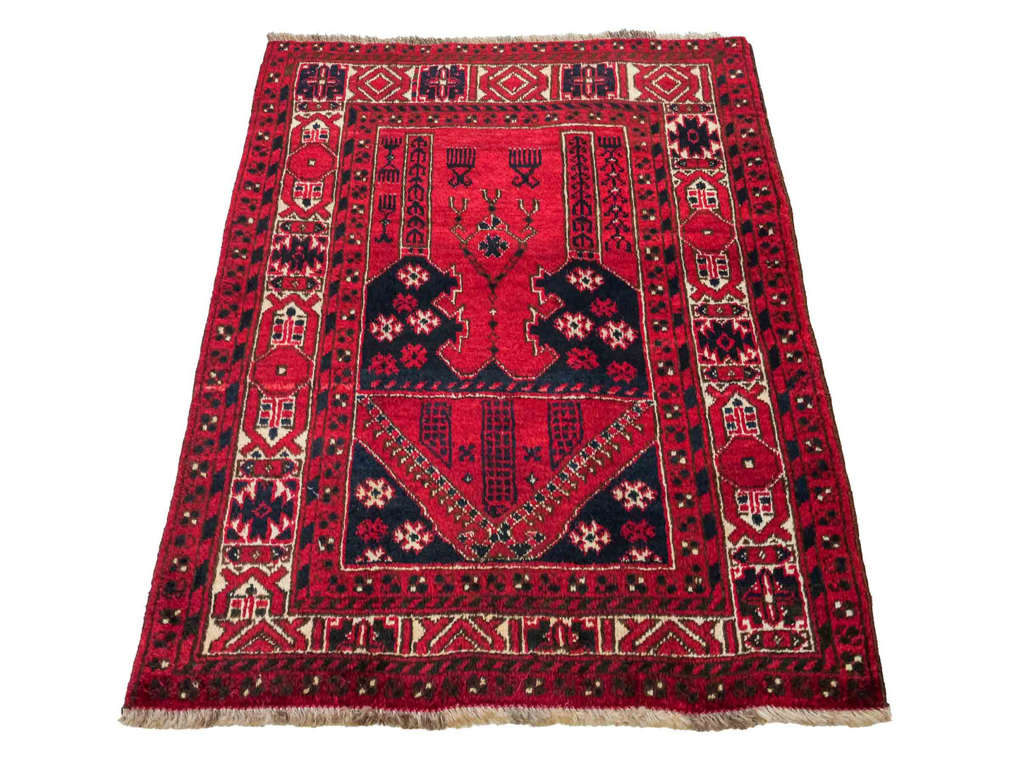 Antiker, handgeknüpfter, afghanischer Belutsch Nomadenteppich aus Wolle von Khademi. Größe: 109 x 85 cm. Farbe: Rot. Verkauf durch JUPITER Intl.