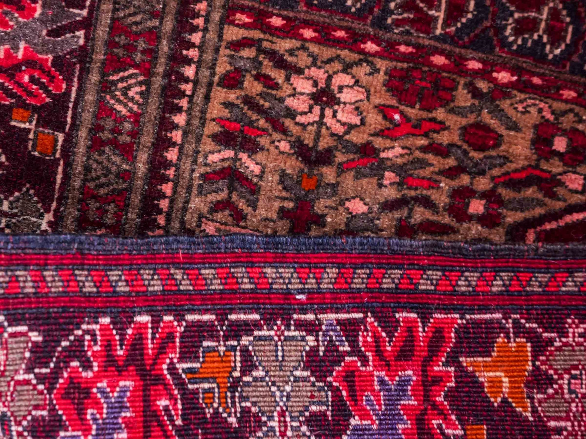 Antiker, handgeknüpfter, afghanischer Belutsch Nomadenteppich aus Wolle von Khademi. Größe: 113 x 84 cm. Farbe: Rot. Verkauf durch JUPITER Intl.