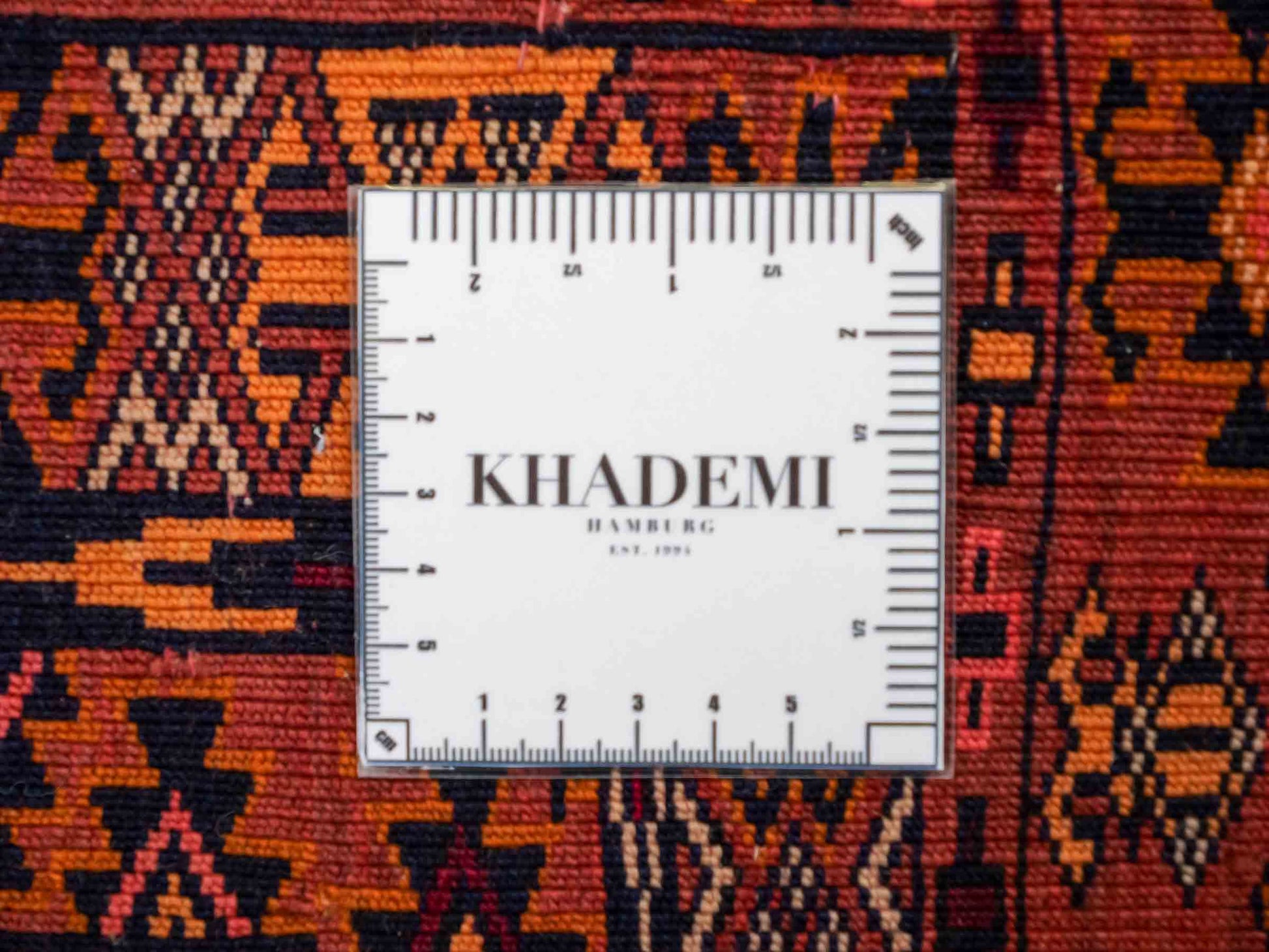 Antiker, handgeknüpfter, afghanischer Belutsch Nomadenteppich aus Wolle von Khademi. Größe: 121 x 90 cm. Farbe: Braun, orange. Verkauf durch JUPITER Intl.