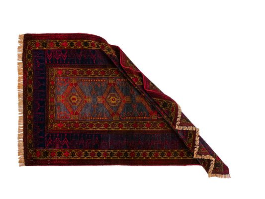 Antiker, handgeknüpfter, afghanischer Belutsch Nomadenteppich aus Wolle von Khademi. Größe: 122 x 82 cm. Farbe: Blau, rot, gold. Verkauf durch JUPITER Intl.