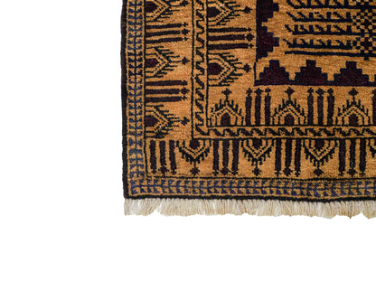 Antiker, handgeknüpfter, afghanischer Belutsch Nomadenteppich aus Wolle von Khademi. Größe: 123 x 80 cm. Farbe: Gold, beige, braun. Verkauf durch JUPITER Intl.