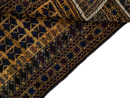 Antiker, handgeknüpfter, afghanischer Belutsch Nomadenteppich aus Wolle von Khademi. Größe: 124 x 76 cm. Farbe: Blau, gold. Verkauf durch JUPITER Intl.