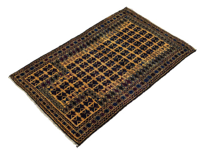 Antiker, handgeknüpfter, afghanischer Belutsch Nomadenteppich aus Wolle von Khademi. Größe: 124 x 76 cm. Farbe: Blau, gold. Verkauf durch JUPITER Intl.