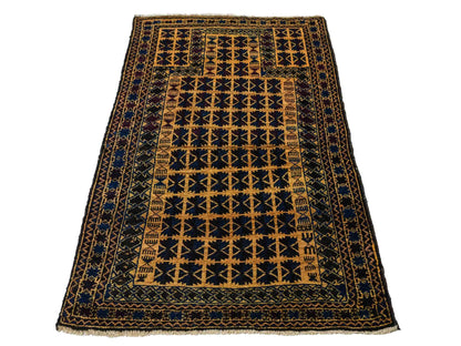 Antiker, handgeknüpfter, afghanischer Belutsch Nomadenteppich aus Wolle von Khademi. Größe: 124 x 76 cm. Farbe: Blau, gold. Verkauf durch JUPITER Intl.