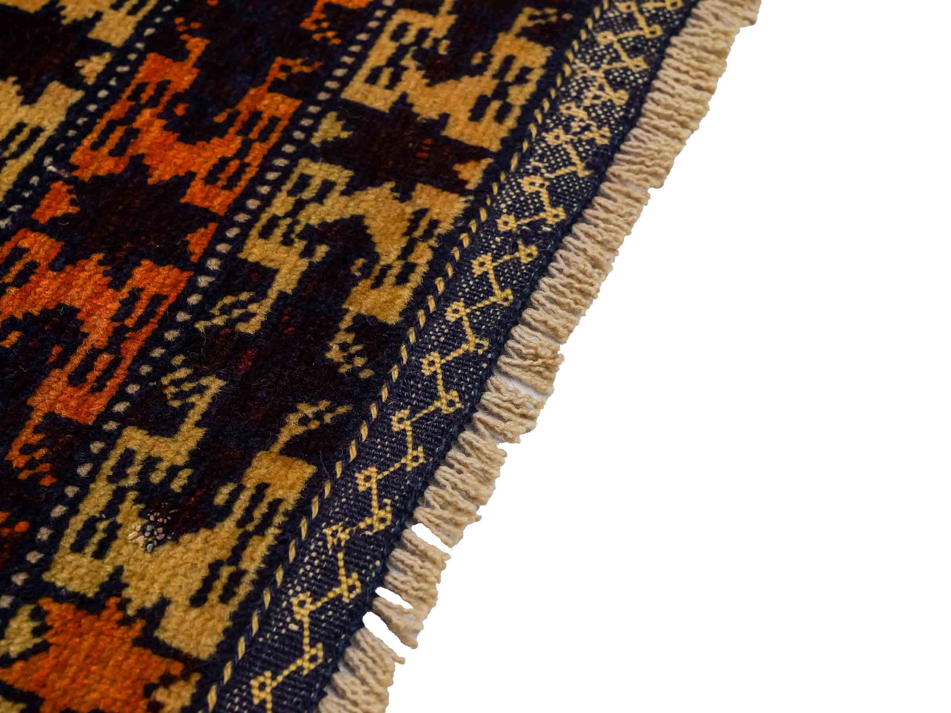 Antiker, handgeknüpfter, afghanischer Belutsch Nomadenteppich aus Wolle von Khademi. Größe: 132 x 84 cm. Farbe: Beige, orange, blau. Verkauf durch JUPITER Intl.