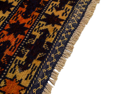 Antiker, handgeknüpfter, afghanischer Belutsch Nomadenteppich aus Wolle von Khademi. Größe: 132 x 84 cm. Farbe: Beige, orange, blau. Verkauf durch JUPITER Intl.