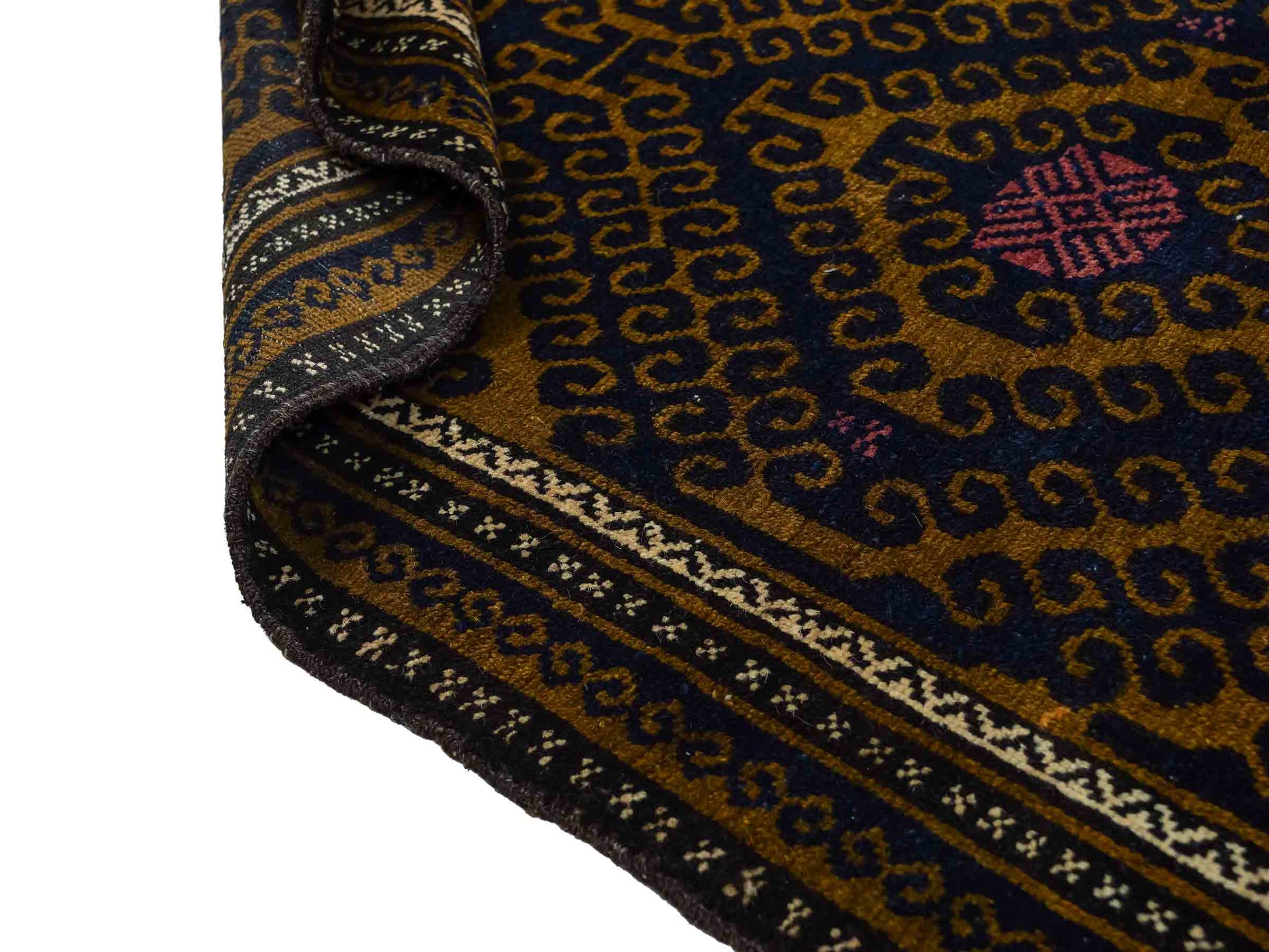 Antiker, handgeknüpfter, afghanischer Belutsch Nomadenteppich aus Wolle von Khademi. Größe: 136 x 80 cm. Farbe: Blau, gold. Verkauf durch JUPITER Intl.