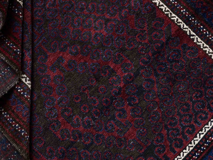 Antiker, handgeknüpfter, afghanischer Belutsch Nomadenteppich aus Wolle von Khademi. Größe: 136 x 94 cm. Farbe: Rot, braun, blau. Verkauf durch JUPITER Intl.