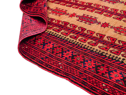 Antiker, handgeknüpfter, afghanischer Belutsch Nomadenteppich aus Wolle von Khademi. Größe: 147 x 91 cm. Farbe: Rot, beige, cremeweiß. Verkauf durch JUPITER Intl.