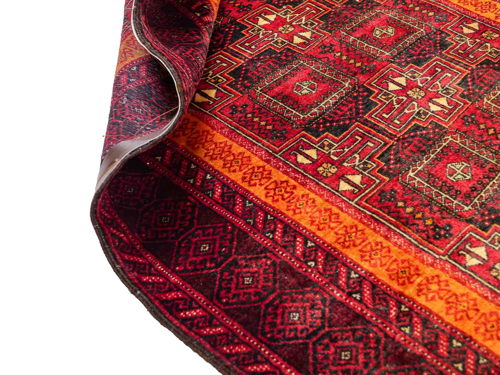 Handgeknüpfter, afghanischer, semi-antiker Belutsch Nomadenteppich aus Wolle von Khademi. Größe: 185 x 100 cm. Farbe: Rot, orange. Verkauf durch JUPITER Intl.