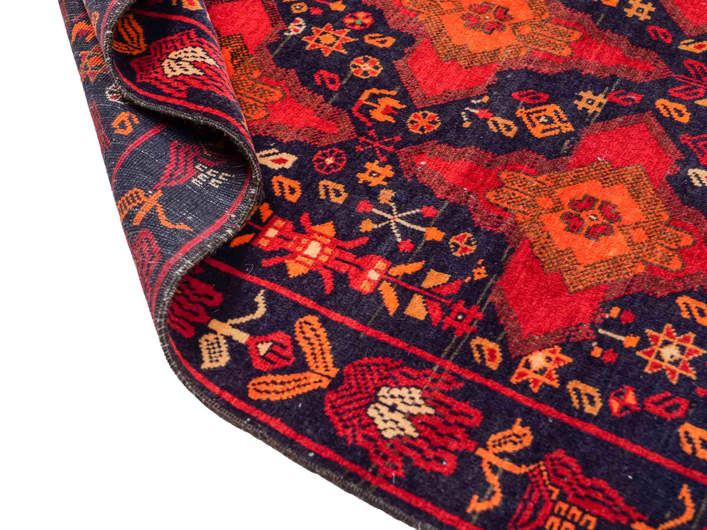 Handgeknüpfter, afghanischer Belutsch Nomadenteppich aus Wolle von Khademi. Größe: 172 x 100 cm. Farbe: Rot, orange, blau. Verkauf durch JUPITER Intl.