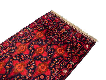 Handgeknüpfter, afghanischer Belutsch Nomadenteppich aus Wolle von Khademi. Größe: 172 x 100 cm. Farbe: Rot, orange, blau. Verkauf durch JUPITER Intl.