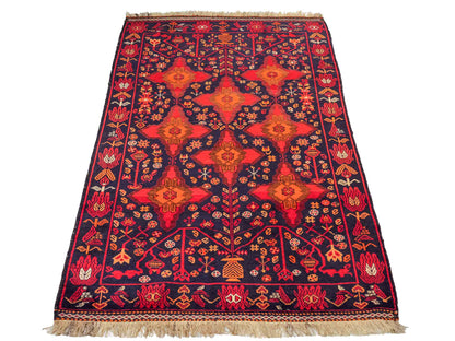 Handgeknüpfter, afghanischer Belutsch Nomadenteppich aus Wolle von Khademi. Größe: 172 x 100 cm. Farbe: Rot, orange, blau. Verkauf durch JUPITER Intl.