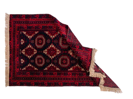 Handgeknüpfter, afghanischer Belutsch Nomadenteppich aus Wolle von Khademi. Größe: 173 x 117 cm. Farbe: Rot, blau. Verkauf durch JUPITER Intl.