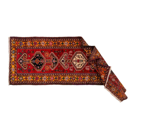 Feiner, handgeknüpfter, persischer Shiraz Nomadenteppich aus Wolle von Khademi. Farbe: Rot, beige, blau. Größe: 318 x 103 cm. Vertrieb durch JUPITER Intl.
