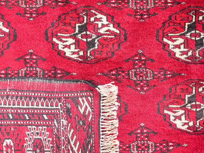 Handgeknüpfter, afghanischer Turkaman Nomadenteppich aus Wolle von Khademi. Größe: 182 x 137 cm. Farbe: Rot. Verkauf durch JUPITER Intl.