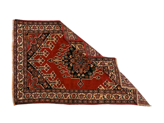 Handgeknüpfter, afghanischer Turkaman Nomadenteppich aus Wolle von Khademi. Größe: 201 x 127 cm. Farbe: Rot, cremeweiß. Verkauf durch JUPITER Intl.