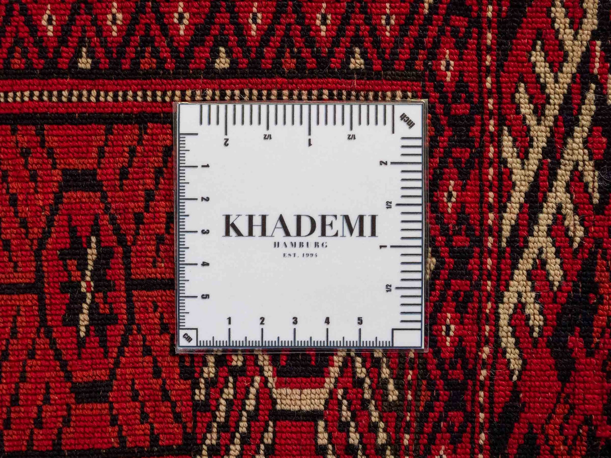 Feiner, handgeknüpfter Afghan Mauri Wollteppich von Khademi. Größe: 152 x 118 cm. Farbe: Rot. Verkauf durch JUPITER Intl.