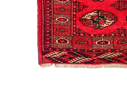 Feiner, handgeknüpfter Afghan Mauri Wollteppich von Khademi. Größe: 152 x 118 cm. Farbe: Rot. Verkauf durch JUPITER Intl.