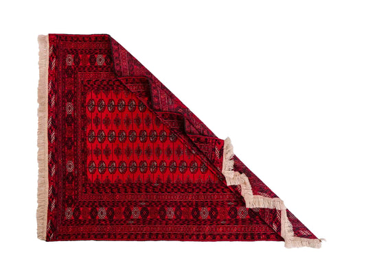 Feiner, handgeknüpfter Afghan Mauri Wollteppich von Khademi. Größe: 180 x 137 cm. Farbe: Rot, blau. Verkauf durch JUPITER Intl.