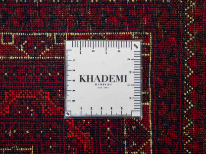 Feiner, handgeknüpfter Afghan Mauri Wollteppich von Khademi. Größe: 196 x 79 cm. Farbe: Rot, blau. Verkauf durch JUPITER Intl.