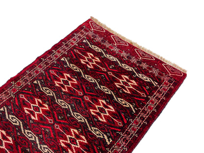 Feiner, handgeknüpfter Afghan Wollteppich von Khademi. Größe: 165 x 90 cm. Farbe: Rot. Verkauf durch JUPITER Intl.