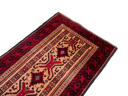 Feiner, handgeknüpfter Afghan Wollteppich von Khademi. Größe: 171 x 92 cm. Farbe: Cremeweiß, rot. Verkauf durch JUPITER Intl.