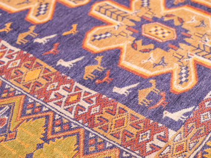 Feiner, handgeknüpfter Afghan Wollteppich mit Seidenkette von Khademi. Größe: 175 x 108 cm. Farbe: Gold, blau. Verkauf durch JUPITER Intl.