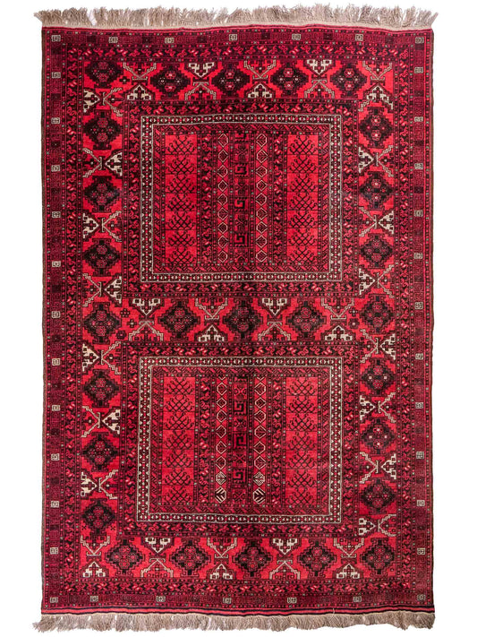Feiner, handgeknüpfter Afghan Wollteppich von Khademi. Größe: 235 x 156 cm. Farbe: Rot. Verkauf durch JUPITER Intl.