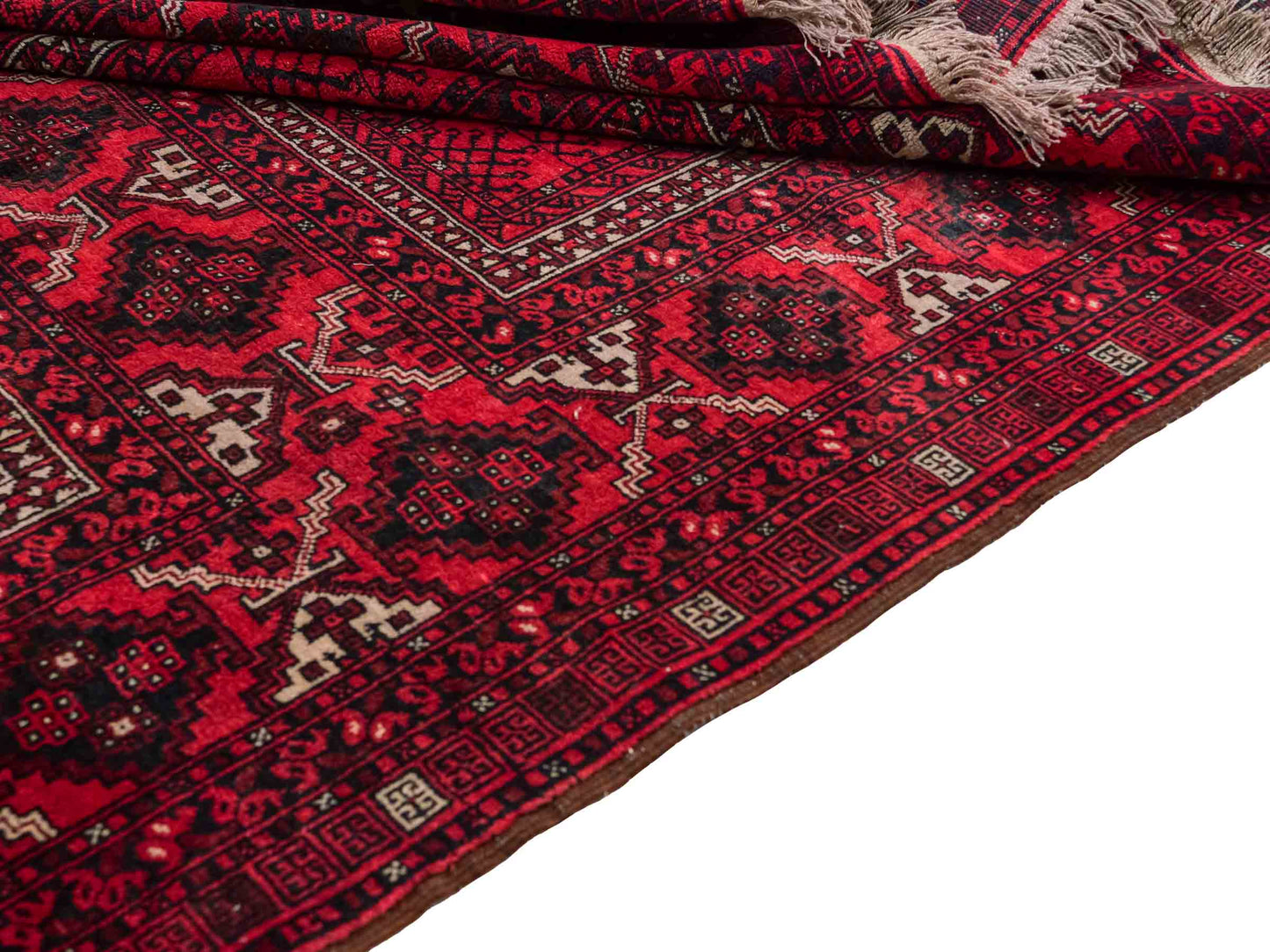 Feiner, handgeknüpfter Afghan Wollteppich von Khademi. Größe: 235 x 156 cm. Farbe: Rot. Verkauf durch JUPITER Intl.
