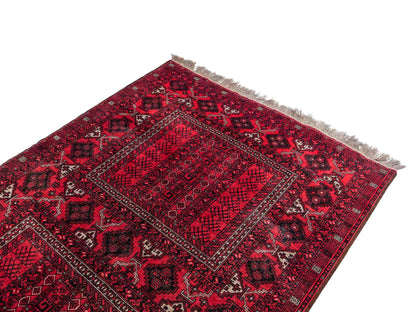 Feiner, handgeknüpfter Afghan Wollteppich von Khademi. Größe: 235 x 156 cm. Farbe: Rot. Verkauf durch JUPITER Intl.