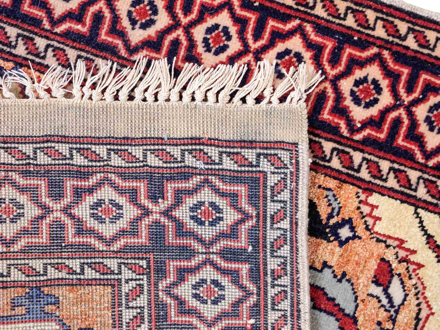 Feiner, handgeknüpfter Afghan Mauri Orientteppich aus Wolle mit Seide von Khademi. Farbe: Beige, gold, blau. Größe: 70 x 58 cm. Vertrieb durch JUPITER Intl.