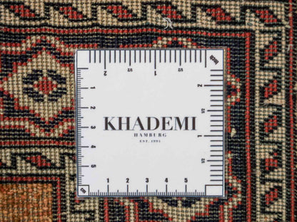 Feiner, handgeknüpfter Afghan Mauri Orientteppich aus Wolle mit Seide von Khademi. Farbe: Beige, gold, blau. Größe: 70 x 58 cm. Vertrieb durch JUPITER Intl.