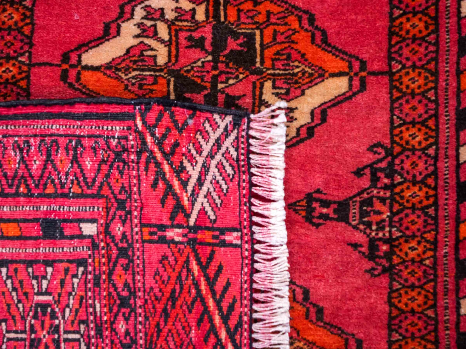 Antiker, handgeknüpfter Afghan Orientteppich aus Wolle von Khademi. Größe: 123 x 90 cm. Farbe: Rot. Verkauf durch JUPITER Intl.