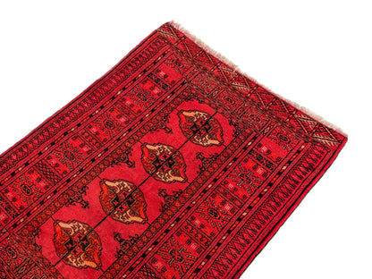 Antiker, handgeknüpfter Afghan Orientteppich aus Wolle von Khademi. Größe: 123 x 90 cm. Farbe: Rot. Verkauf durch JUPITER Intl.