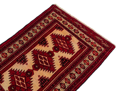 Antiker, handgeknüpfter Afghan Wollteppich von Khademi. Größe: 127 x 89 cm. Farbe: Cremeweiß, rot. Verkauf durch JUPITER Intl.