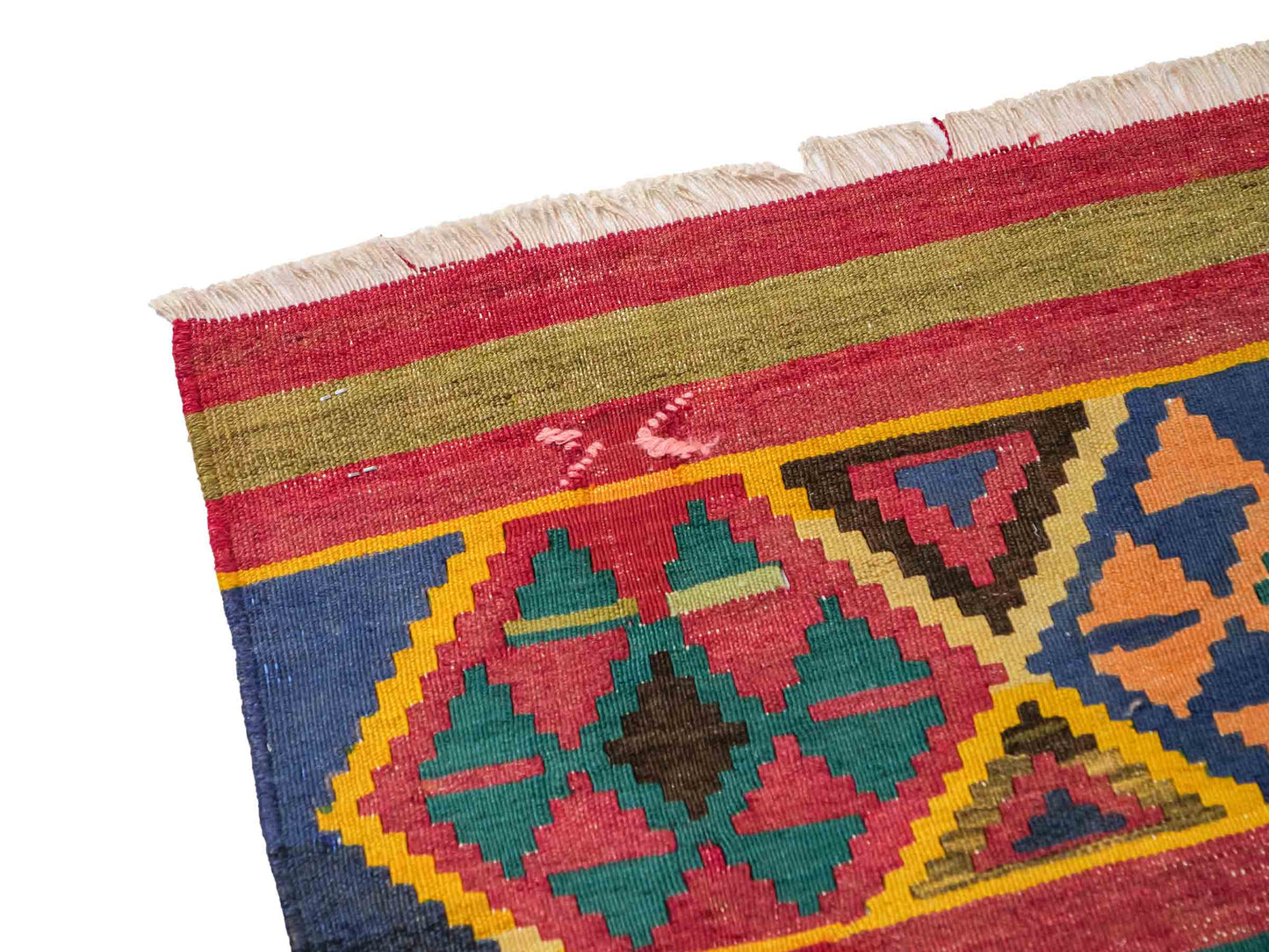 Antiker, handgewebter, kaukasischer Kelim aus Wolle von Khademi. Farbe: Rot, grün, gelb, braun, blau. Größe: 175 x 97 cm. Verkauf durch JUPITER Intl.