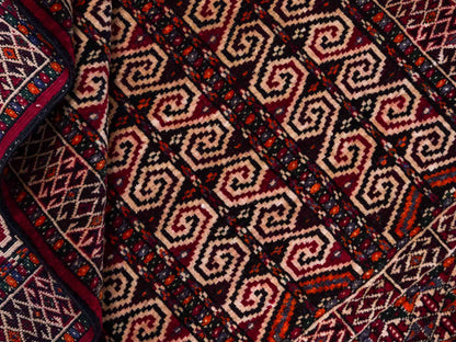 Feiner, handgeknüpfter, antiker Russia Orientteppich aus Wolle von Khademi. Farbe: Rot, cremeweiß. Größe: 121 x 81 cm. Vertrieb durch JUPITER Intl.