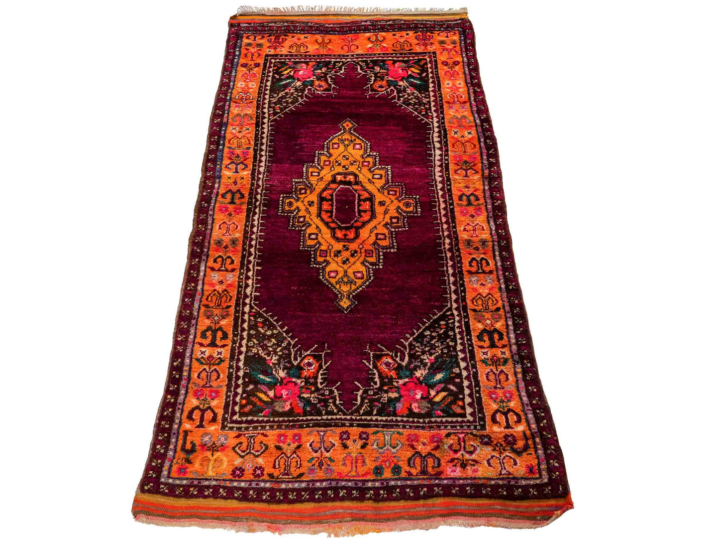 Handgeknüpfter, antiker Russia Orientteppich aus Wolle von Khademi. Farbe: Violett, lila, gelb. Größe: 202 x 113 cm. Vertrieb durch JUPITER Intl.