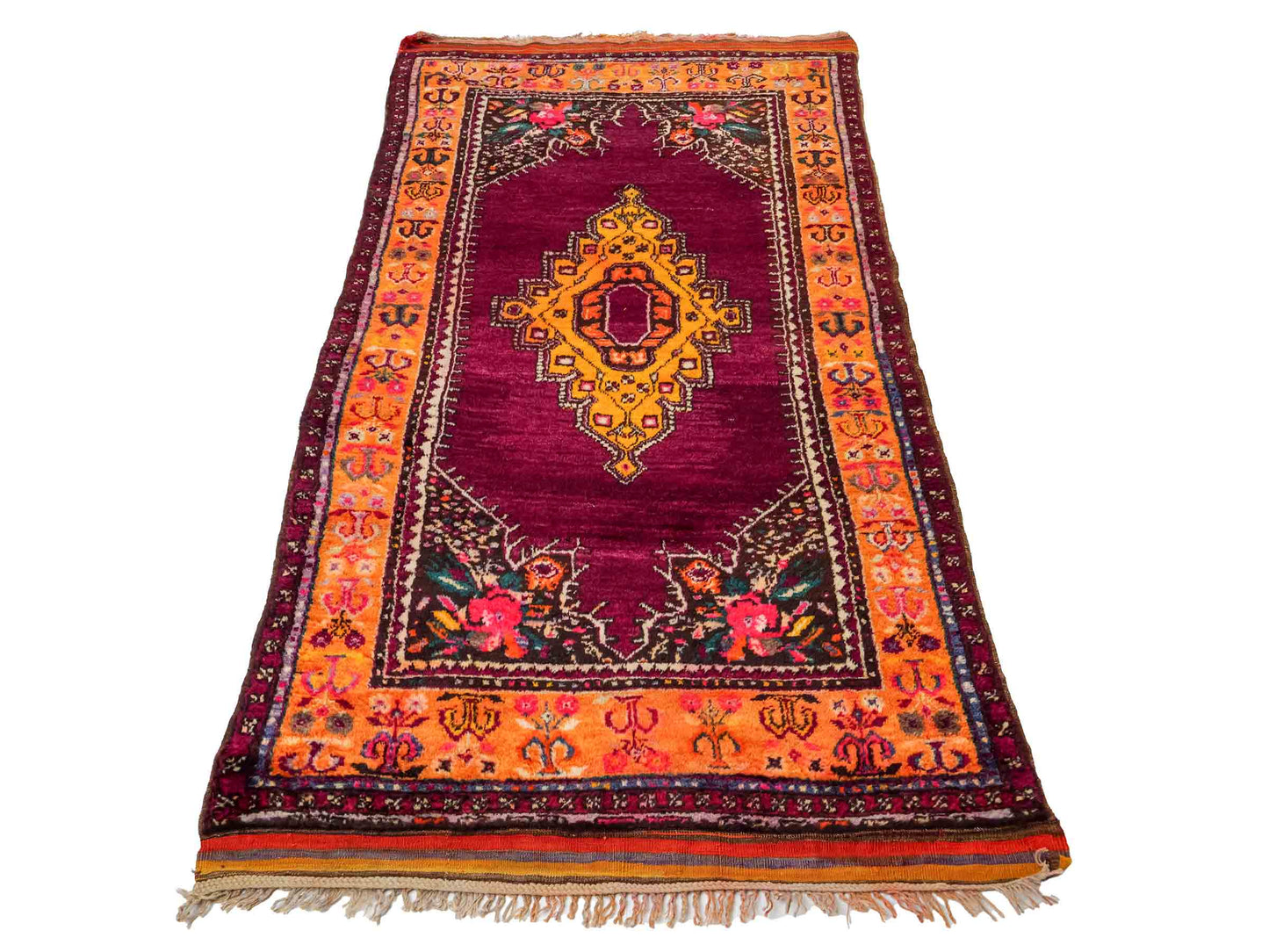 Handgeknüpfter, antiker Russia Orientteppich aus Wolle von Khademi. Farbe: Violett, lila, gelb. Größe: 202 x 113 cm. Vertrieb durch JUPITER Intl.