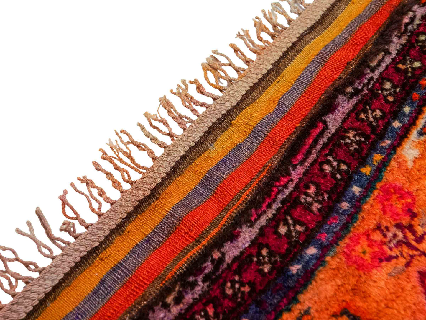 Handgeknüpfter, antiker Russia Orientteppich aus Wolle von Khademi. Farbe: Violett, lila, gelb. Größe: 202 x 113 cm. Vertrieb durch JUPITER Intl.