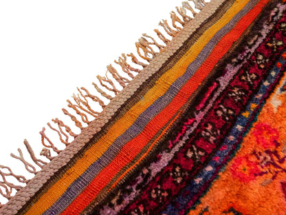 Handgeknüpfter, antiker Russia Orientteppich aus Wolle von Khademi. Farbe: Violett, lila, gelb. Größe: 202 x 113 cm. Vertrieb durch JUPITER Intl.