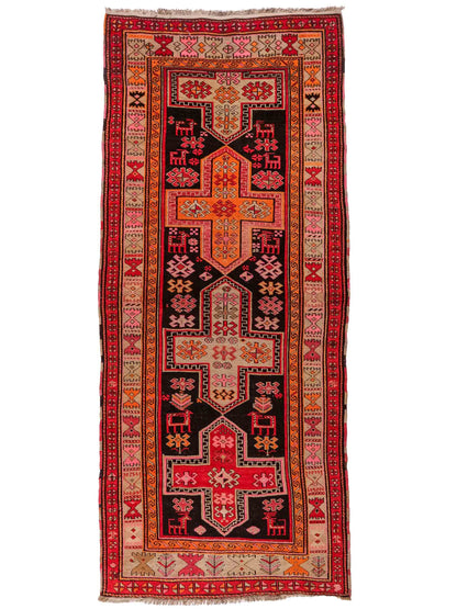 Feiner, handgeknüpfter, antiker Russia Orientteppich aus Wolle von Khademi. Farbe: Schwarz, cremeweiß, rot. Größe: 238 x 117 cm. Vertrieb durch JUPITER Intl.