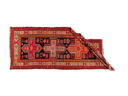 Feiner, handgeknüpfter, antiker Russia Orientteppich aus Wolle von Khademi. Farbe: Schwarz, cremeweiß, rot. Größe: 238 x 117 cm. Vertrieb durch JUPITER Intl.