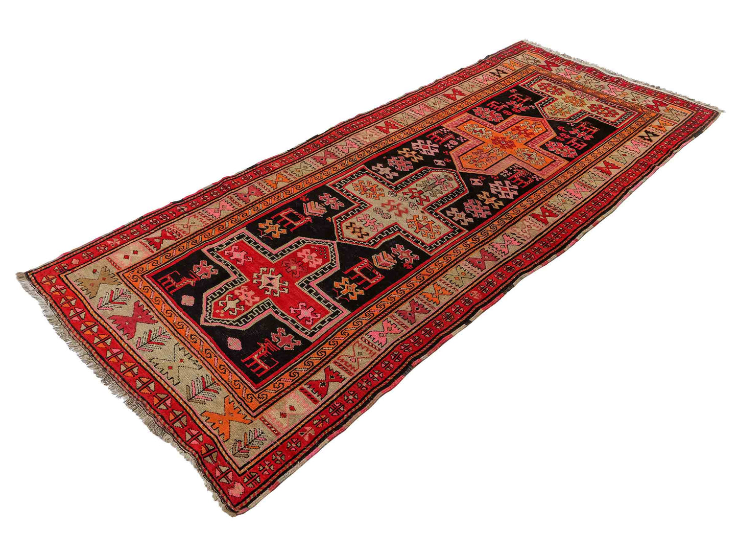Feiner, handgeknüpfter, antiker Russia Orientteppich aus Wolle von Khademi. Farbe: Schwarz, cremeweiß, rot. Größe: 238 x 117 cm. Vertrieb durch JUPITER Intl.