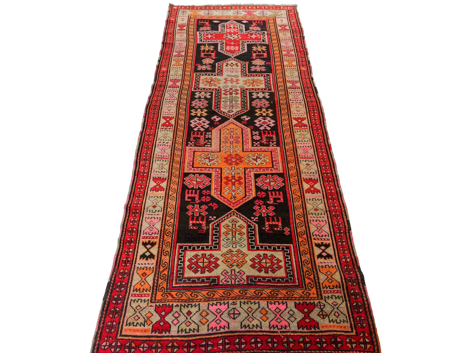 Feiner, handgeknüpfter, antiker Russia Orientteppich aus Wolle von Khademi. Farbe: Schwarz, cremeweiß, rot. Größe: 238 x 117 cm. Vertrieb durch JUPITER Intl.