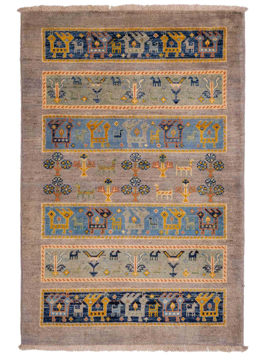 Feiner, handgeknüpfter Design Ziegler Chobi Orientteppich aus reiner Wolle mit geometrischem Feldmuster und figuralen Details von Khademi. Größe: 123 x 85 cm. Farbe: Grau. RB3-B2428. Ursprung: Afghanistan. Verkauf durch JUPITER Intl.