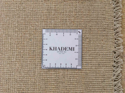 Feiner, handgeknüpfter Design Ziegler Chobi Orientteppich aus reiner Wolle mit minimalistischem, einfarbigem Muster von Khademi. Größe: 266 x 169 cm. Farbe: Beige. RB3-B2851. Ursprung: Afghanistan. Verkauf durch JUPITER Intl.